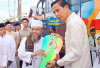 Safari Ramadan, Gubernur Santuni Anak Kurang Mampu Hingga Serahkan Bus Sekolah