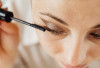 Sekilas Tampak Sama, Ternyata Ini Bedanya Makeup Waterproof dan Water-Resistant