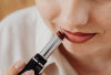 Pakai Lipstik Matte Bikin Bibir Pecah-Pecah, Ini Dia Tips Ampuh Mengatasinya!