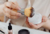 Jangan Keliru! Ini Dia 4 Loose Powder Lokal Terbaik, Dijamin Anti Flashback!