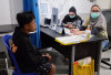 Terkena Sakit Kaki Gajah, Warga Gedung Sako Kaur Dibantu Bupati Berobat