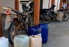 Belum Setahun Dibangun, Sumur Bor Diduga Rusak, Warga Pondok Pusaka Antre Air Bersih di PUPR