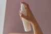 Cari Sunscreen Spray Ukuran Kecil? Cek di Sini 5 Produk Layak Dibeli! 