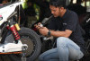 Musim Hujan? Begini Tips Mencegah Korsleting pada Jalur Kabel Lampu Depan Motor Listrik