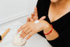 Cari Hand Cream Untuk Kulit Kering, Ini Dia 10 Pilihannya, Wanginya Bikin Mood Happy!