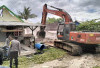 BREAKING NEWS!! Sebanyak 33 Rumah Warga Dibongkar Menggunakan Excavator