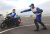MUDAH SEKALI! Begini 7 Cara Belajar Mengendarai Motor Matic Agar Seimbang
